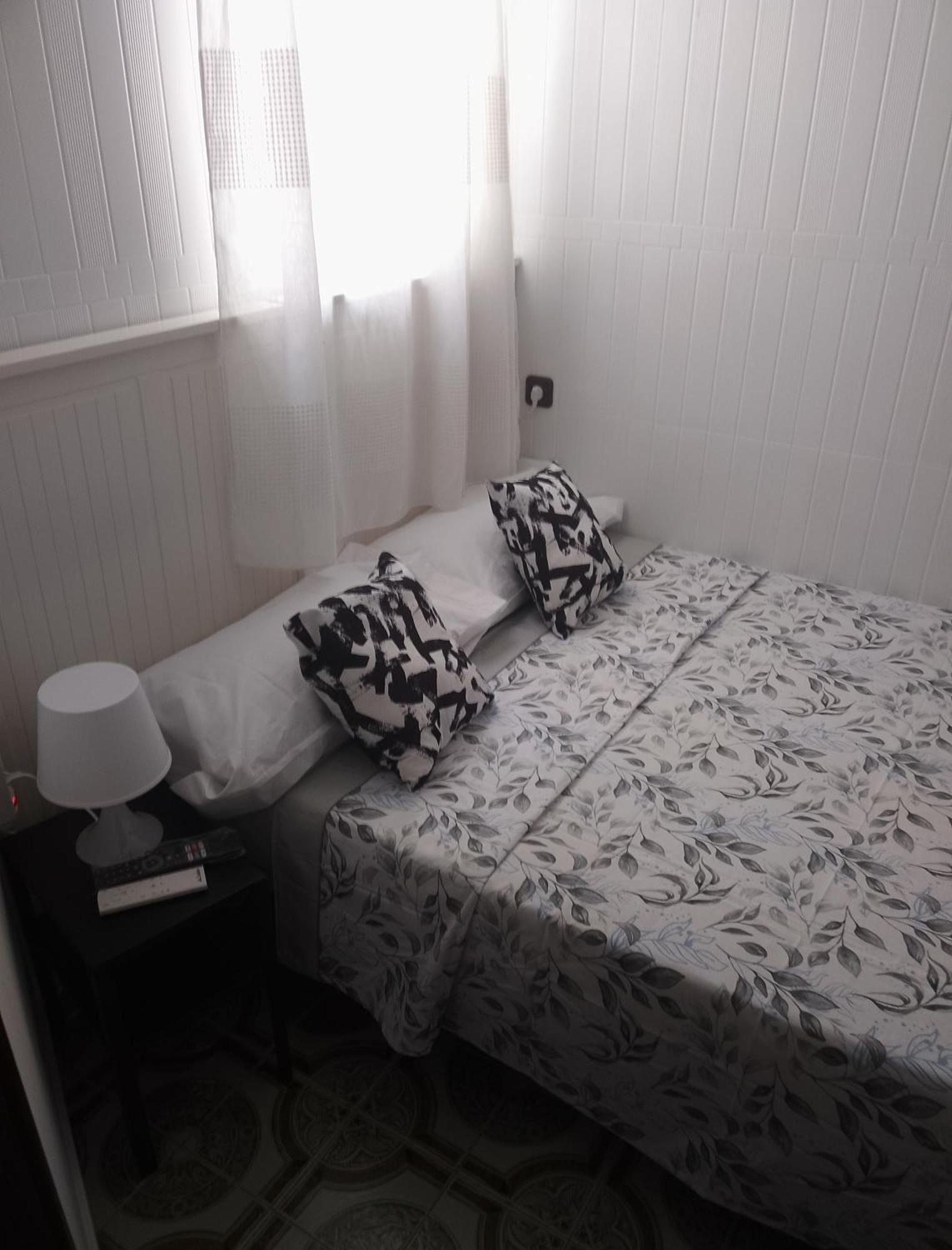 Malaga Center Rooms الغرفة الصورة